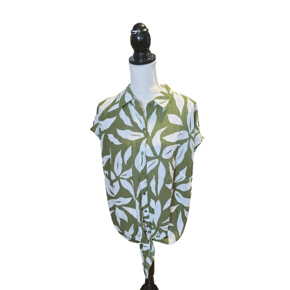 Haver London Forest Green with White Floral Design Short Sleeve Tie Front Blouse - Picture 1 of 6